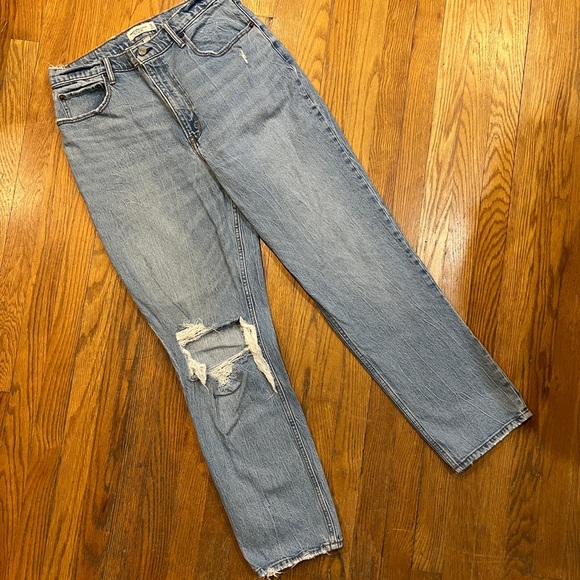 Abercrombie & Fitch Curve Love Ultra High Rise 90s Straight Jean Size 32… - Picture 5 of 9